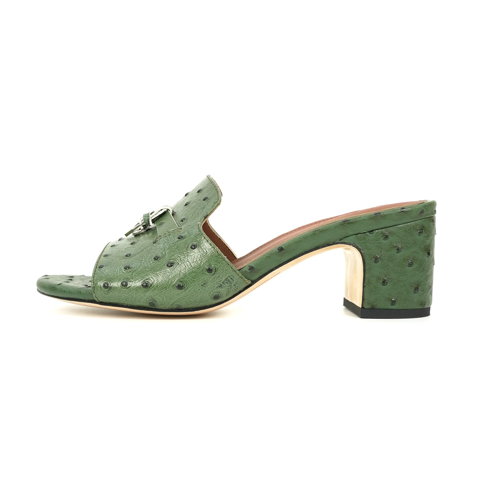 👟👟Ex-factory price 440👟👟 Genuine leather sole +30 suede sheepskin slippers with a strap decorated with Loro Piana My Charms charms and decorated with tone-on-tone stitching. Sophisticated and feminine, it pairs well with both city and resort looks. For those looking for an elegant upgrade, the summer glamor slipper is known for its slim open-back silhouette. size: 35-44 (custom-made sizes 43 and 44 are non-returnable) Upper: imported suede sheep leather (sheep), cowhide ostrich pattern, cowhide snake pattern Lining: imported high-grade mixed sheep silk Heel height: 5.5CM